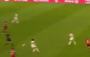 开云官方app下载-【德甲】莱万梅开二度 科芒+夸西破门 拜仁4比0胜